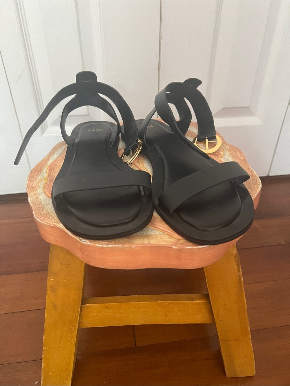 Women’s black sandles